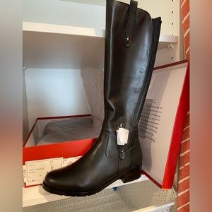 Black small calf leather boot